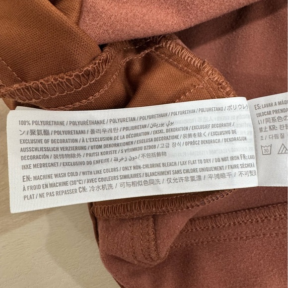 Abercrombie & Fitch The 90s Straight Ultra High Rise Faux Leather Pants Brown 14 - Picture 12 of 15